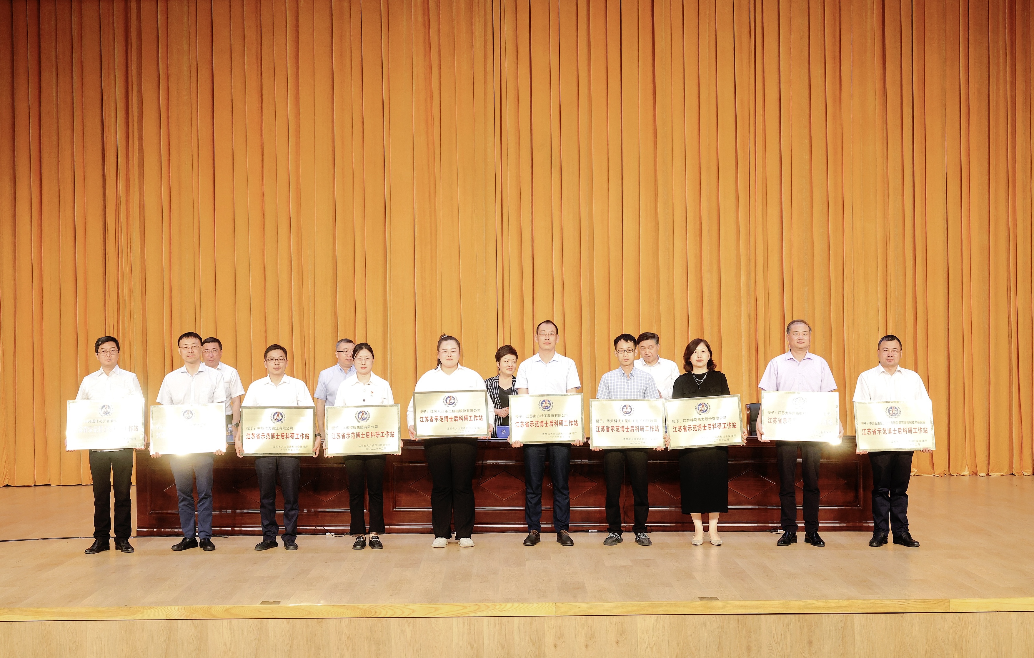 1688094136762208.jpg 合照2.jpg